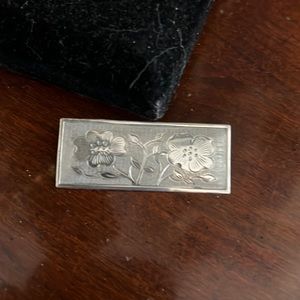 Vintage sterling silver 925 pin, note clasp, engraved flowers